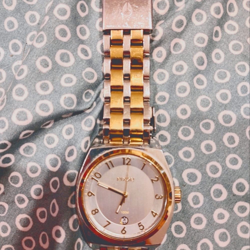 Nixon watch ⌚